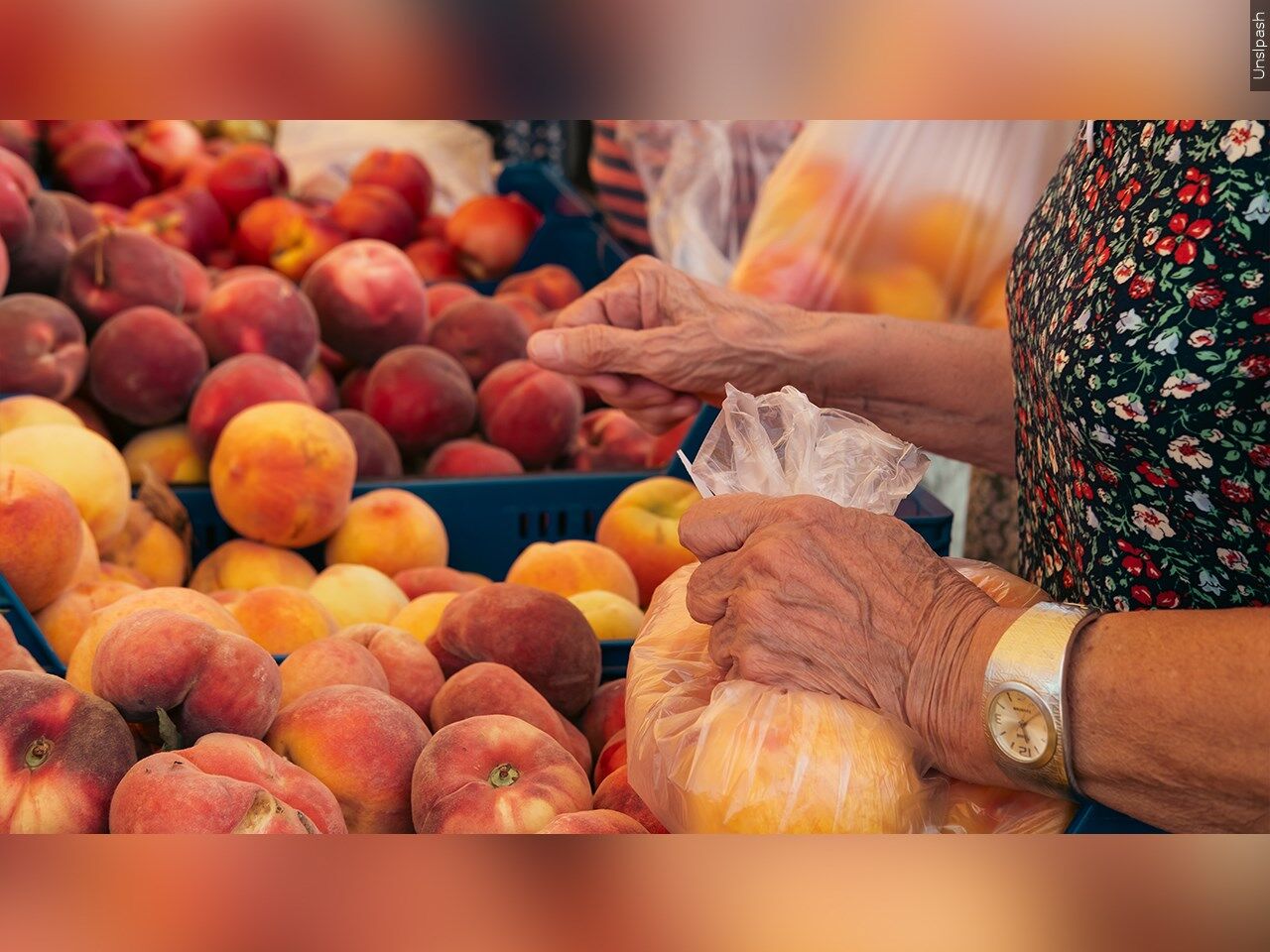 Lewes market ends season with food drive and fun